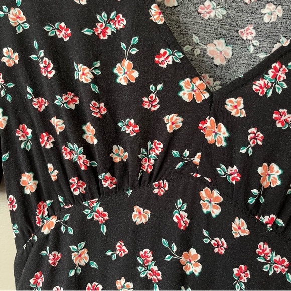 BP Floral Deep V Dress with Short Sleeves - Picture 3 of 6